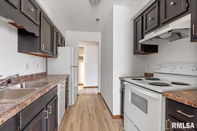 1001 S 1ST Street, Springfield, IL 62704