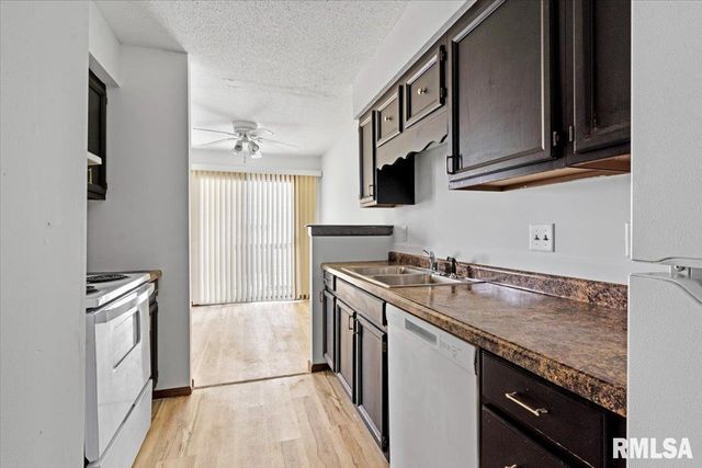 1001 S 1ST Street, Springfield, IL 62704