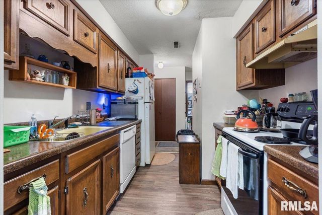 1001 S 1ST Street, Springfield, IL 62704