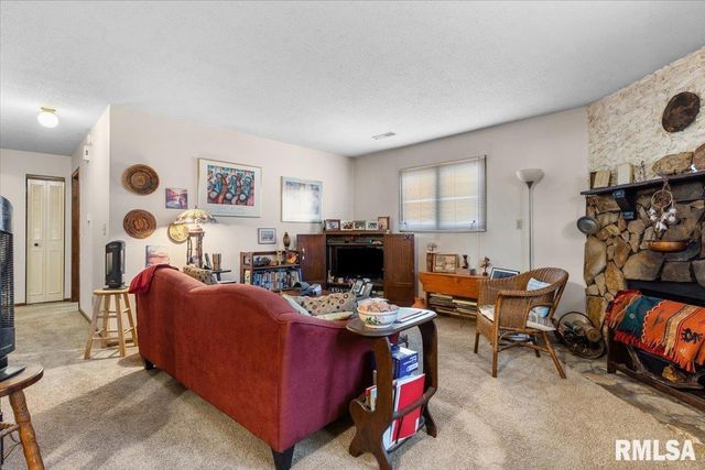 1001 S 1ST Street, Springfield, IL 62704