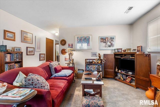 1001 S 1ST Street, Springfield, IL 62704