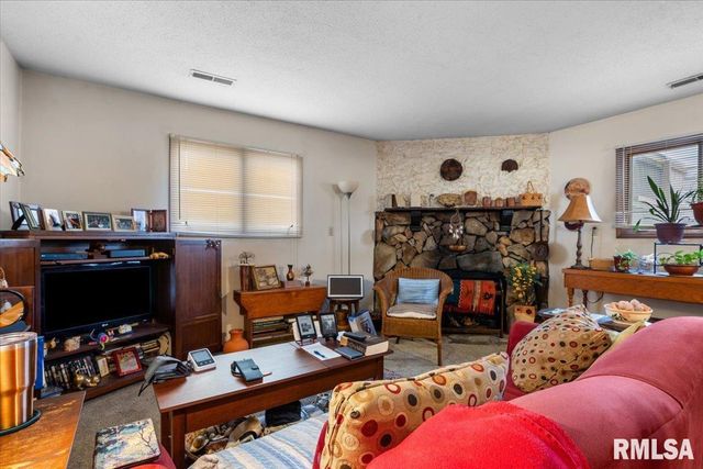 1001 S 1ST Street, Springfield, IL 62704