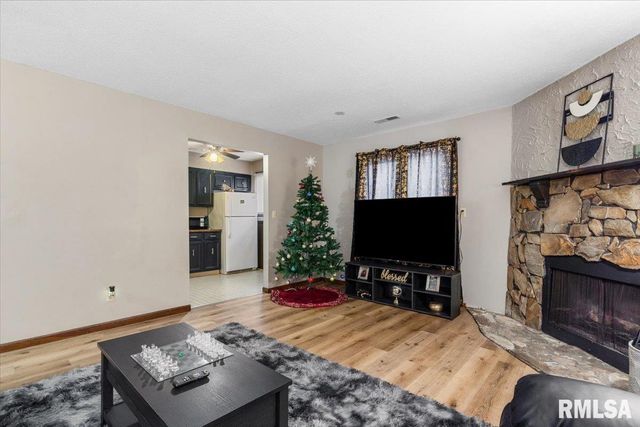 1001 S 1ST Street, Springfield, IL 62704