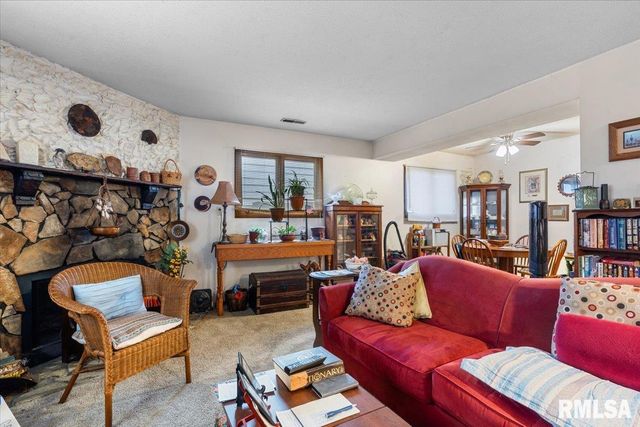 1001 S 1ST Street, Springfield, IL 62704