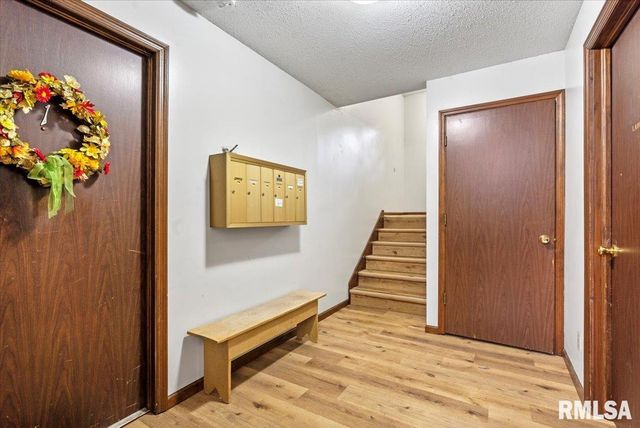 1001 S 1ST Street, Springfield, IL 62704