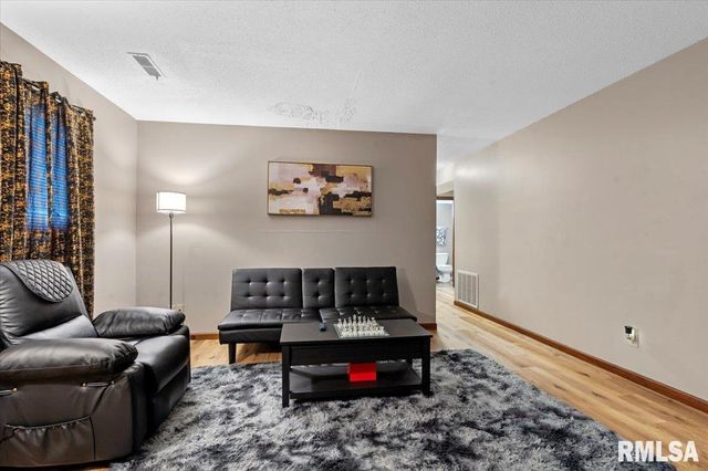 1001 S 1ST Street, Springfield, IL 62704