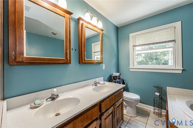 5312 Oak Leaf Ln, Prince George, VA 23875
