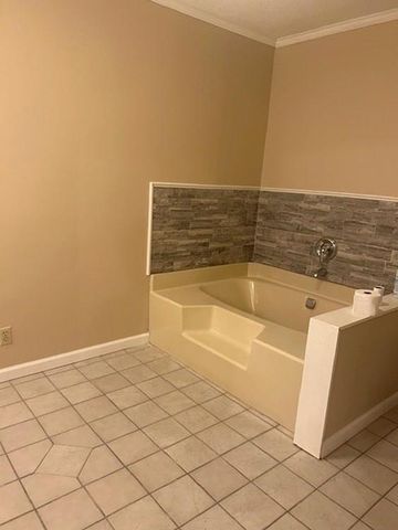 2502 E Hillview Drive, Dalton, GA 30721