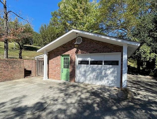 2502 E Hillview Drive, Dalton, GA 30721