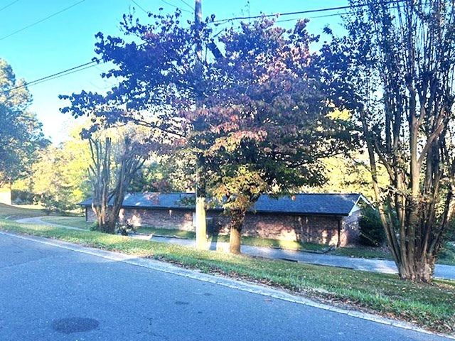 2502 E Hillview Drive, Dalton, GA 30721