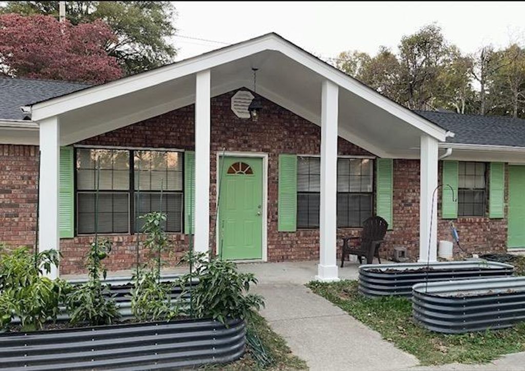 2502 E Hillview Drive, Dalton, GA 30721