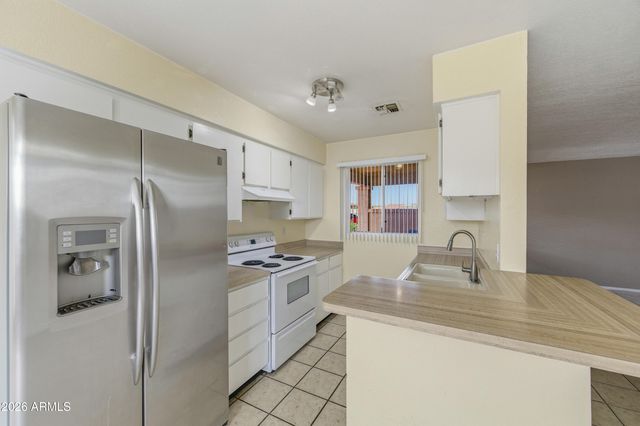 501 W YUKON Drive 4, Phoenix, AZ 85027