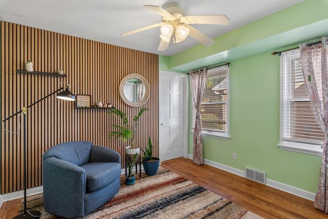 3848 N 101st STREET, Wauwatosa, WI 53222
