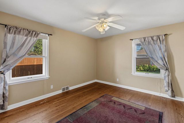 3848 N 101st STREET, Wauwatosa, WI 53222