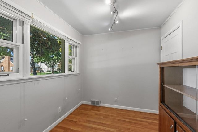 3848 N 101st STREET, Wauwatosa, WI 53222