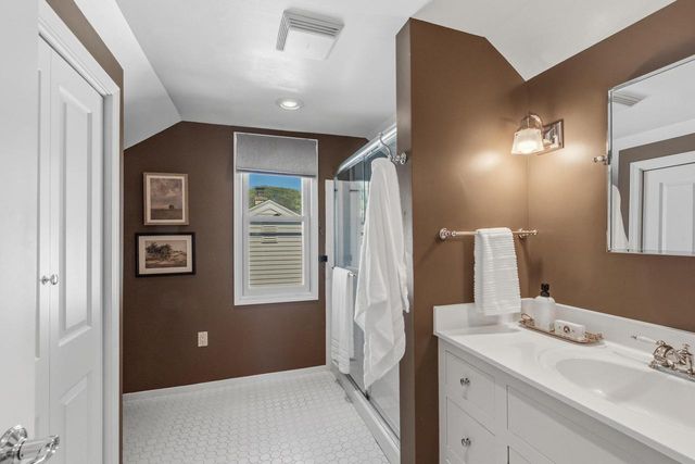 3848 N 101st STREET, Wauwatosa, WI 53222
