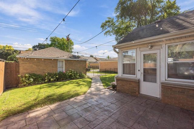 3848 N 101st STREET, Wauwatosa, WI 53222