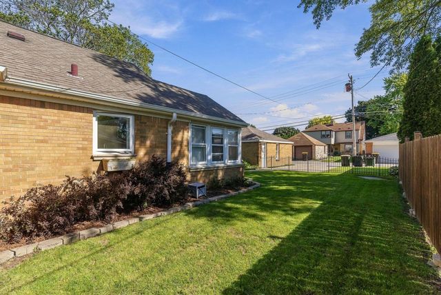 3848 N 101st STREET, Wauwatosa, WI 53222