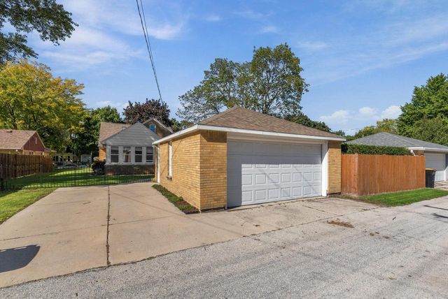 3848 N 101st STREET, Wauwatosa, WI 53222