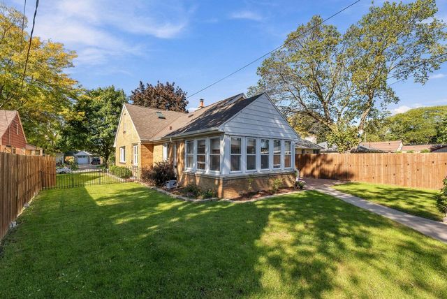 3848 N 101st STREET, Wauwatosa, WI 53222