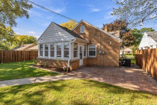 3848 N 101st STREET, Wauwatosa, WI 53222