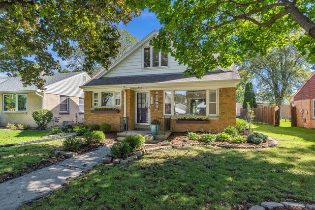 3848 N 101st STREET, Wauwatosa, WI 53222