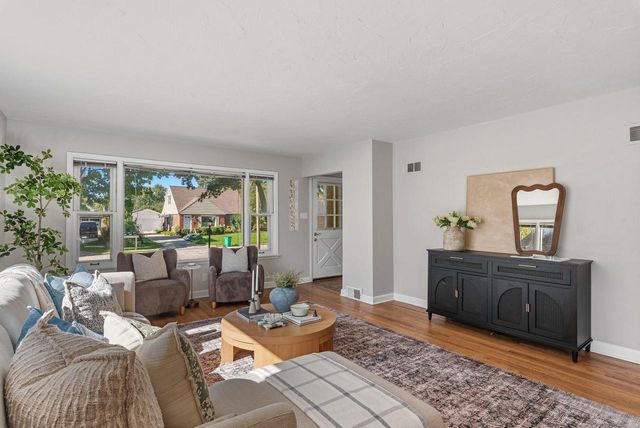 3848 N 101st STREET, Wauwatosa, WI 53222