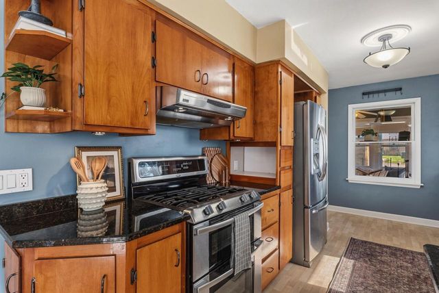 3848 N 101st STREET, Wauwatosa, WI 53222