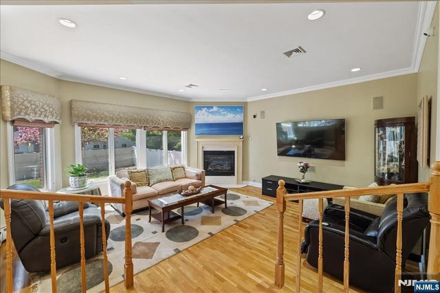 54 Van Nostrand Avenue, Englewood Cliffs, NJ 07632