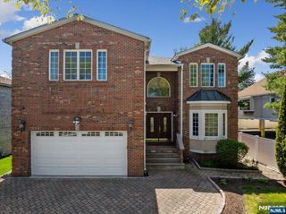 54 Van Nostrand Avenue, Englewood Cliffs, NJ 07632