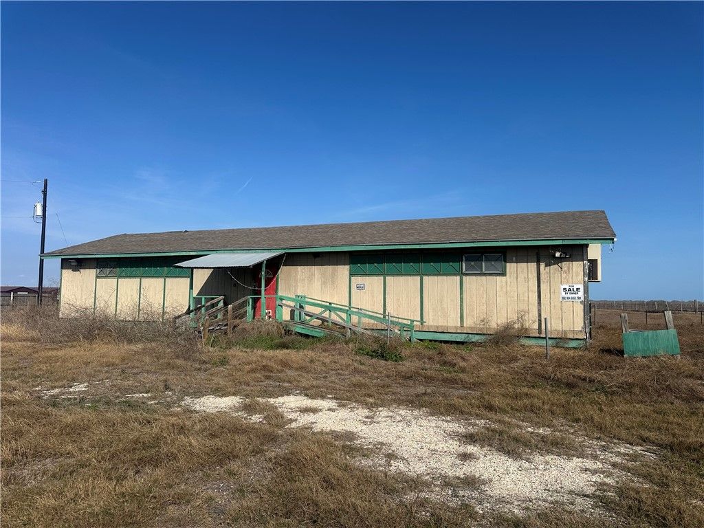 000 Fricks Road, Bayside, TX 78340 — exterior