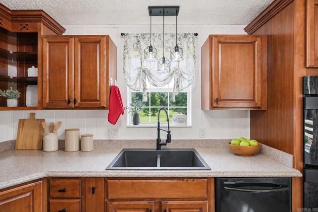 117 W Lea Circle, Bryant, AR 72022