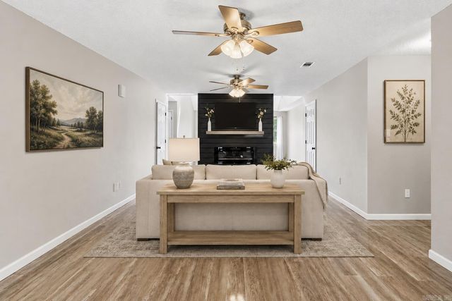 117 W Lea Circle, Bryant, AR 72022