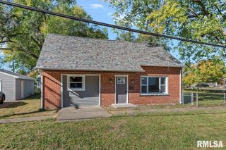 1111 ALBANY Street, Springfield, IL 62702