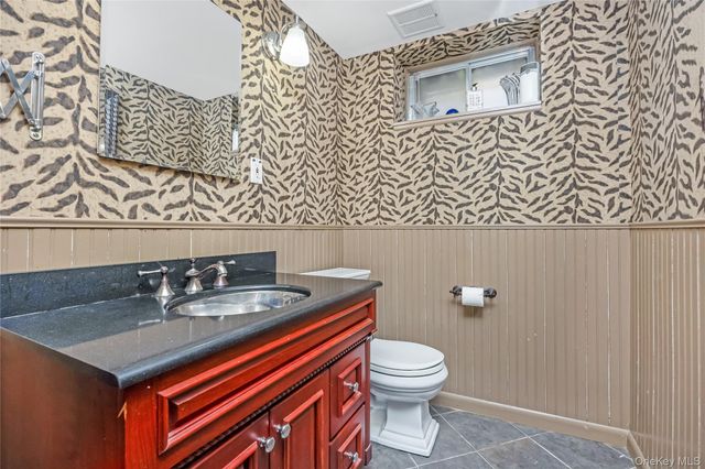 6722 166th Street, Fresh Meadows, NY 11365