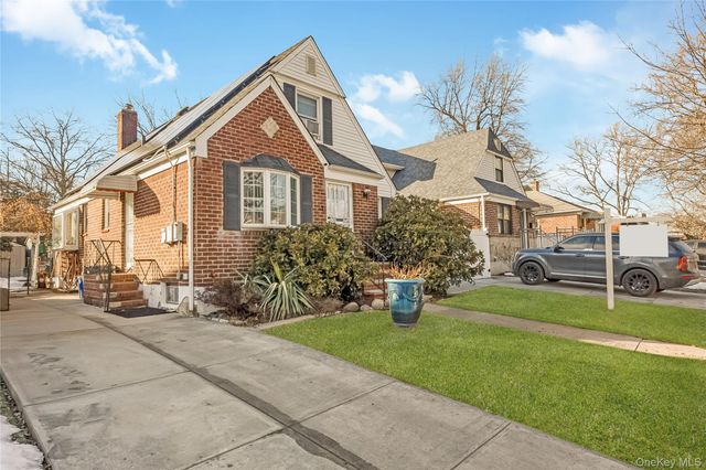 6722 166th Street, Fresh Meadows, NY 11365