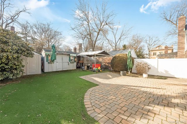 6722 166th Street, Fresh Meadows, NY 11365