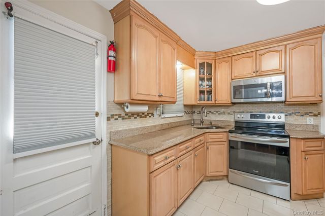 6722 166th Street, Fresh Meadows, NY 11365