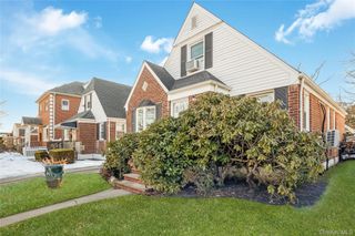 6722 166th Street, Fresh Meadows, NY 11365