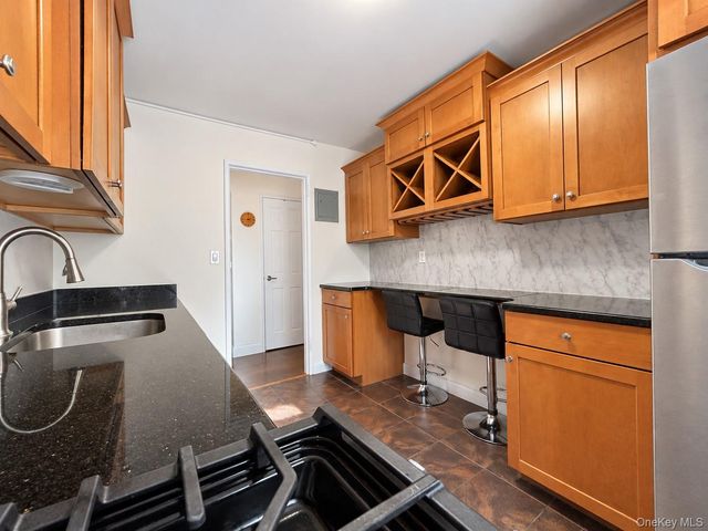 2 W Mill Drive 3A, Great Neck, NY 11021