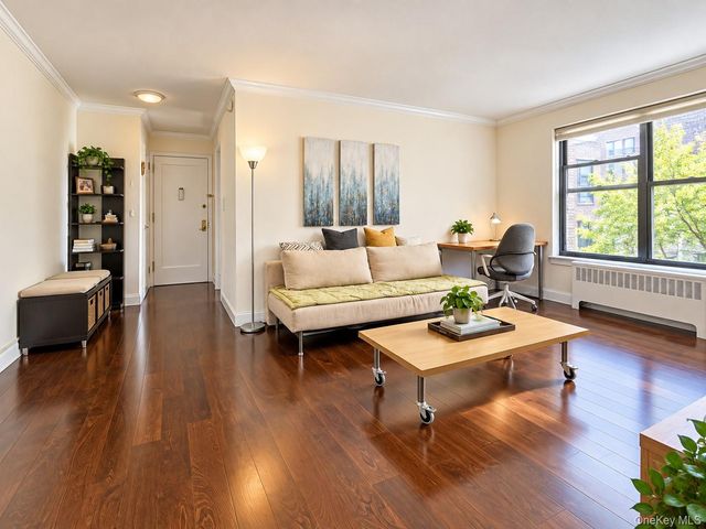 2 W Mill Drive 3A, Great Neck, NY 11021