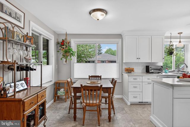 102 E THIRD AVE, Lititz, PA 17543