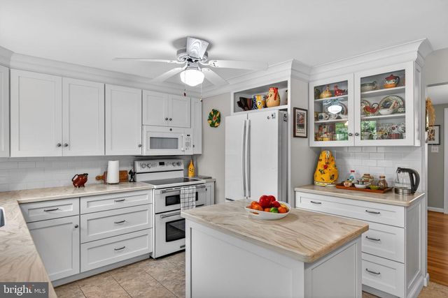 102 E THIRD AVE, Lititz, PA 17543
