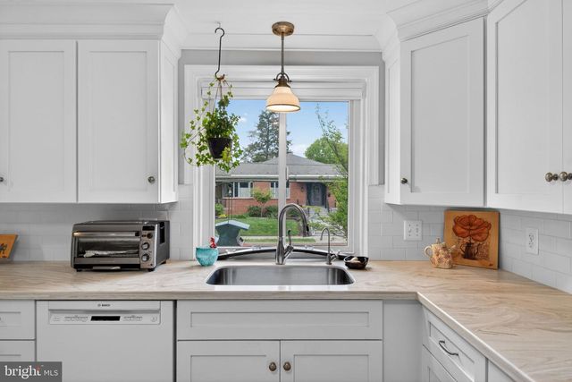 102 E THIRD AVE, Lititz, PA 17543