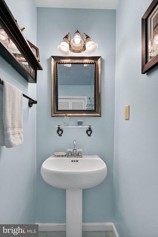 102 E THIRD AVE, Lititz, PA 17543