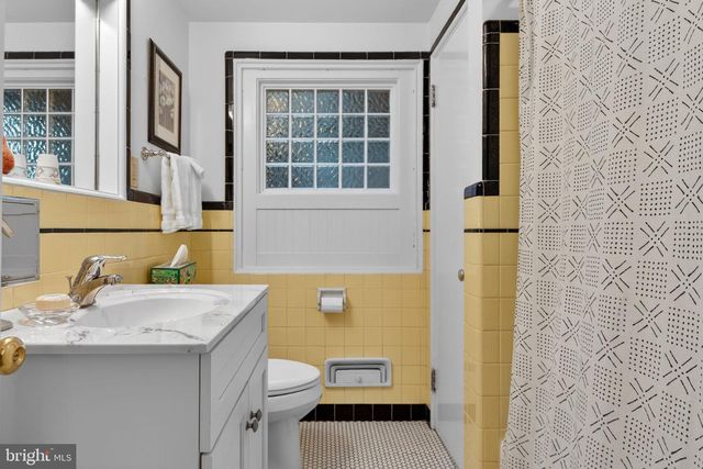 102 E THIRD AVE, Lititz, PA 17543