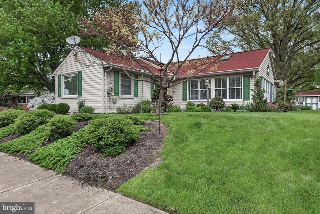102 E THIRD AVE, Lititz, PA 17543