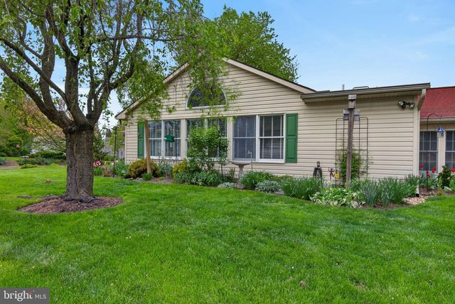 102 E THIRD AVE, Lititz, PA 17543