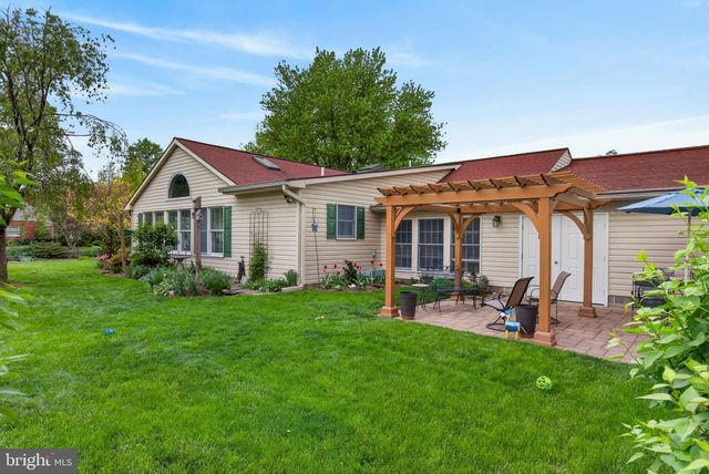 102 E THIRD AVE, Lititz, PA 17543