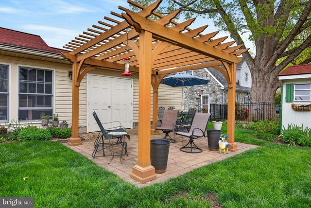 102 E THIRD AVE, Lititz, PA 17543